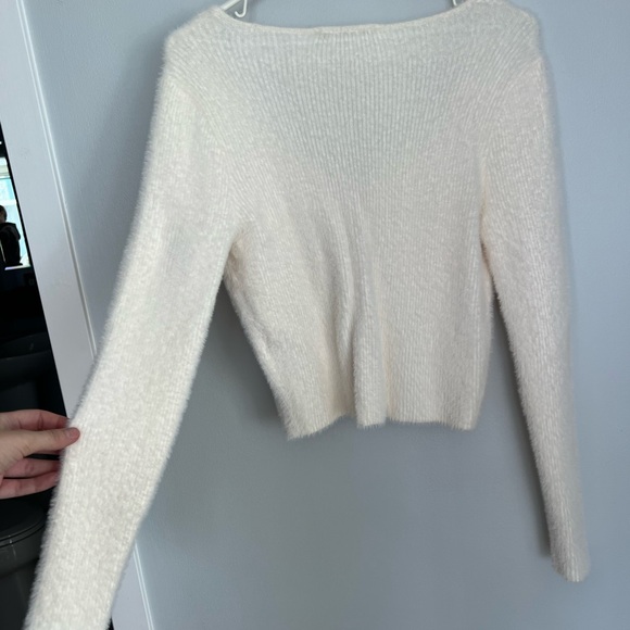 Abercrombie & Fitch Women's Cream Sweater - Picture 4 of 4